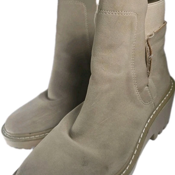 Elegant Beige Ankle Boots - Picture 12 of 14